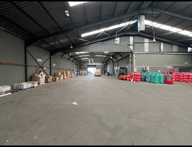 3,399M² WAREHOUSE FOR SALE IN BEACONVALE